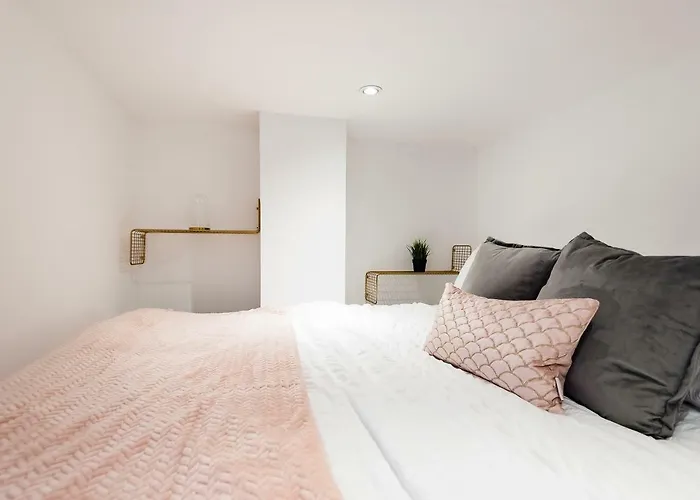 Stylish Hyde Park Apartment