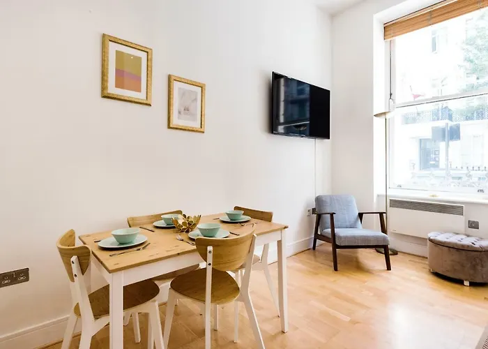 Stylish Hyde Park Apartment